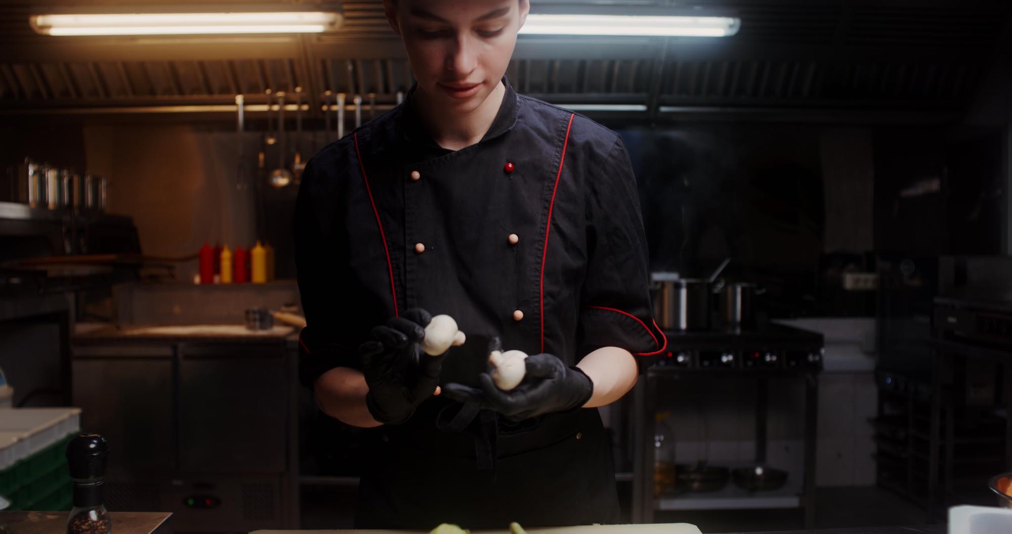 Chef teaching with modern tools